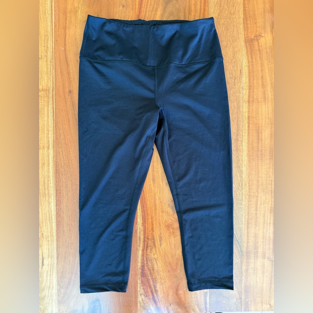 Velocity Black Capri Leggings size‎ L